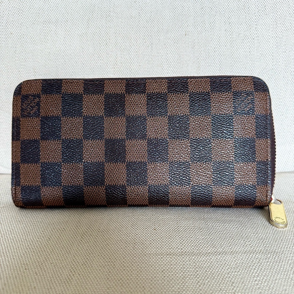 Louis Vuitton Damier Zippy Wallet